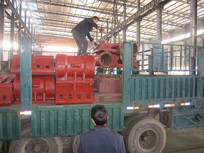 【現(xiàn)場(chǎng)直擊】顎式破碎機(jī)動(dòng)顎啟運(yùn)上海 礦山機(jī)械銷售與服務(wù)并行